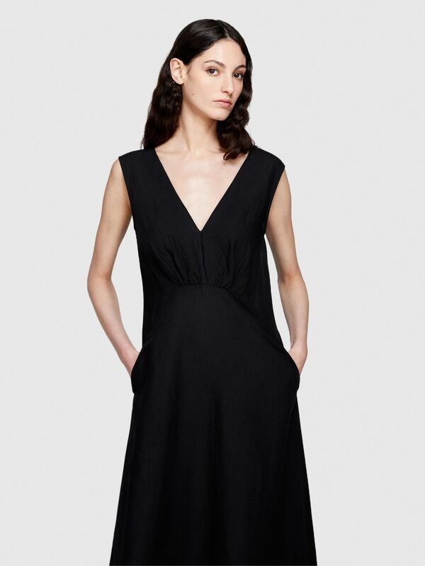 Keten Karışımlı V Yaka A Kesim Yandan Fermuarlı Uzun Elbise Kadın Siyah Elbise - 324P40BRLV060