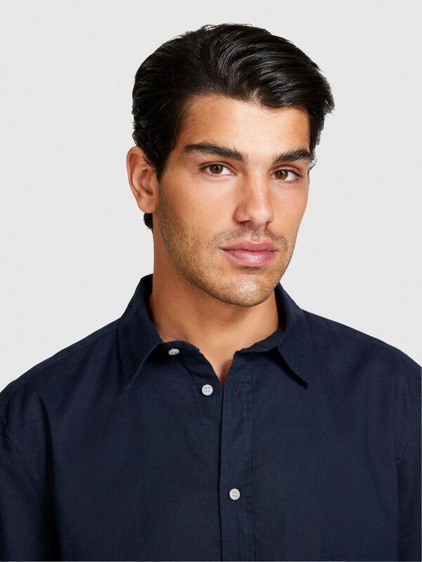 Keten Pamuk Karışımlı Slim Fit Gömlek Erkek Lacivert Gömlek - 324P59A2SQ03G Keten Pamuk Karışımlı Slim Fit Gömlek Erkek Lacivert Gömlek - 324P59A2SQ03G