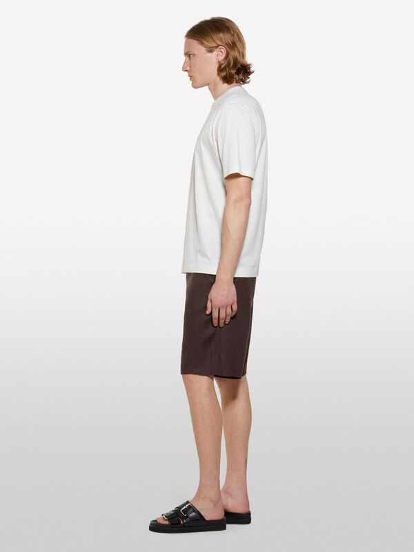 Sisley - Liyosel Karışımlı Yırtmaçlı Regular Fit T-Shirt Erkek Krem T-Shirt - 325P361VS104K