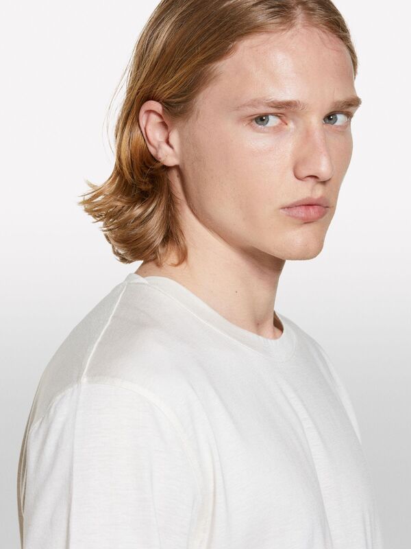 Liyosel Karışımlı Yırtmaçlı Regular Fit T-Shirt Erkek Krem T-Shirt - 325P361VS104K