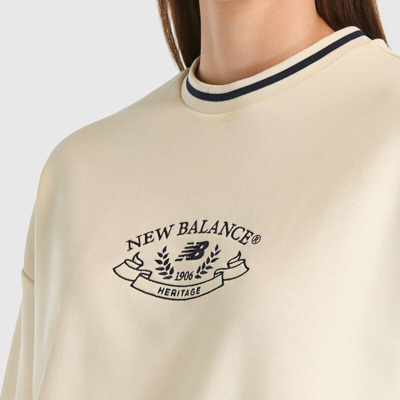 NB Lifestyle Women Sweatshirt Kadın Bej Sweatshirt - WNC3501