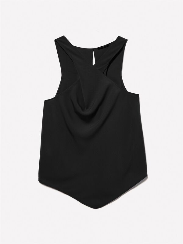 Sisley - Önü Burgu Detaylı Dar Kesim Üst Kadın Siyah T-Shirt - 324A5LTHLH019