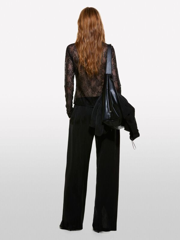 Önü Detaylı Dantelli Dar Kesim Uzun Kollu Gömlek Kadın Siyah Gömlek - 324A59IWLQ07O