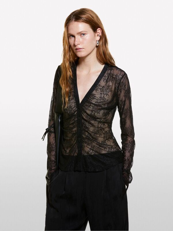 Önü Detaylı Dantelli Dar Kesim Uzun Kollu Gömlek Kadın Siyah Gömlek - 324A59IWLQ07O