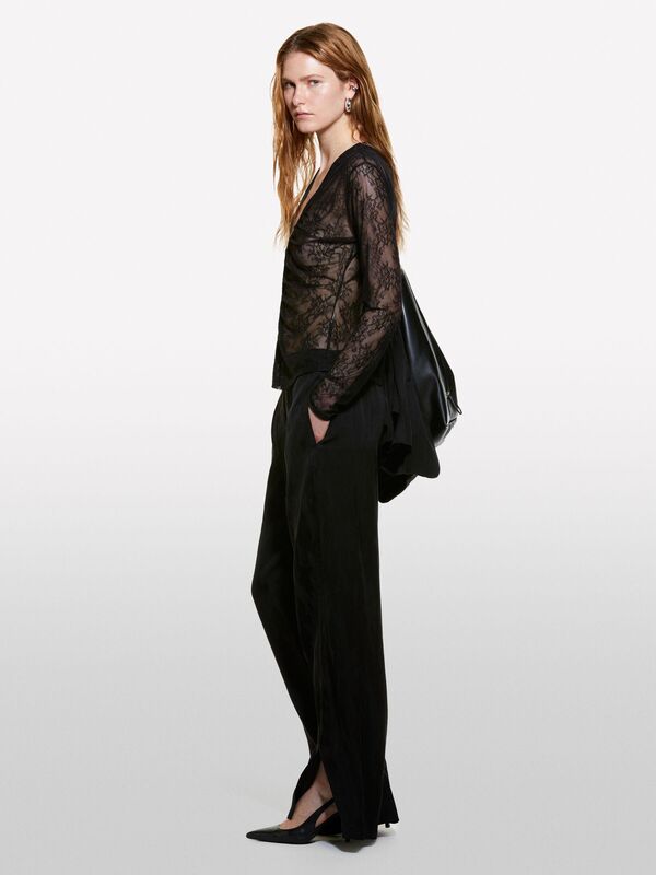 Önü Detaylı Dantelli Dar Kesim Uzun Kollu Gömlek Kadın Siyah Gömlek - 324A59IWLQ07O