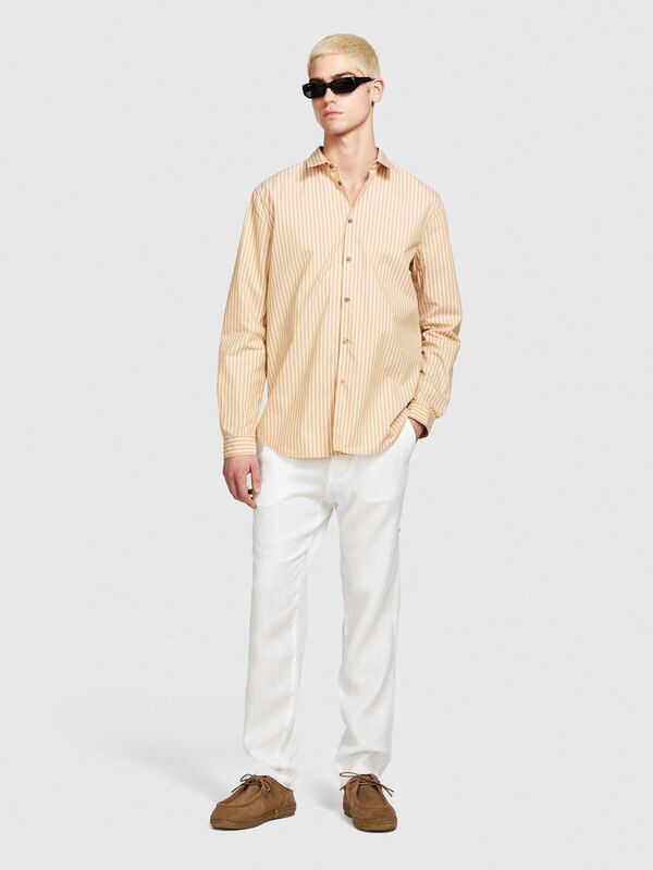 Pamuk Karışımlı Çizgili Arkası Pileli Slim Fit Gömlek Erkek Siyah Mix Gömlek - 324P57ZYSQ03F Pamuk Karışımlı Çizgili Arkası Pileli Slim Fit Gömlek Erkek Siyah Mix Gömlek - 324P57ZYSQ03F