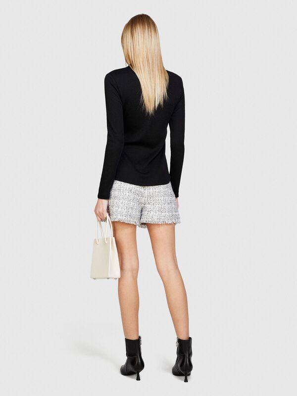 Sisley - Pamuk Karışımlı Gizli Düğmeli Saçaklı Yüksek Bel Şort Kadın Siyah Şort - 324P4S67L9012