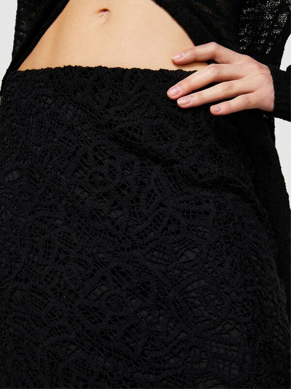 Pamuk Karışımlı İki Dokulu Yanları Yırtmaçlı Midi Kalem Etek Kadın Siyah Etek - 324P41BLL0022