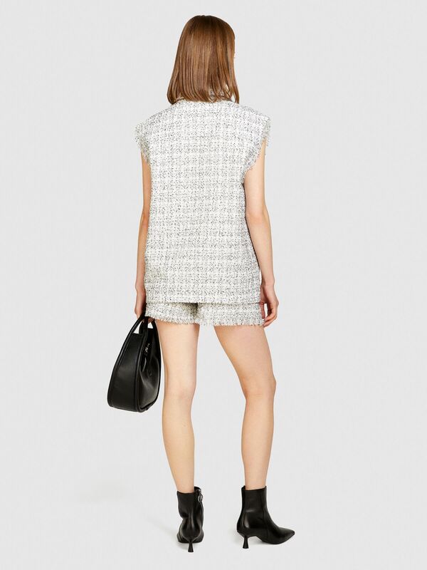 Pamuk Karışımlı Önü Düğmeli Cep Detaylı Kolsuz Yelek Kadın Siyah Yelek - 324P2S67LJ00F