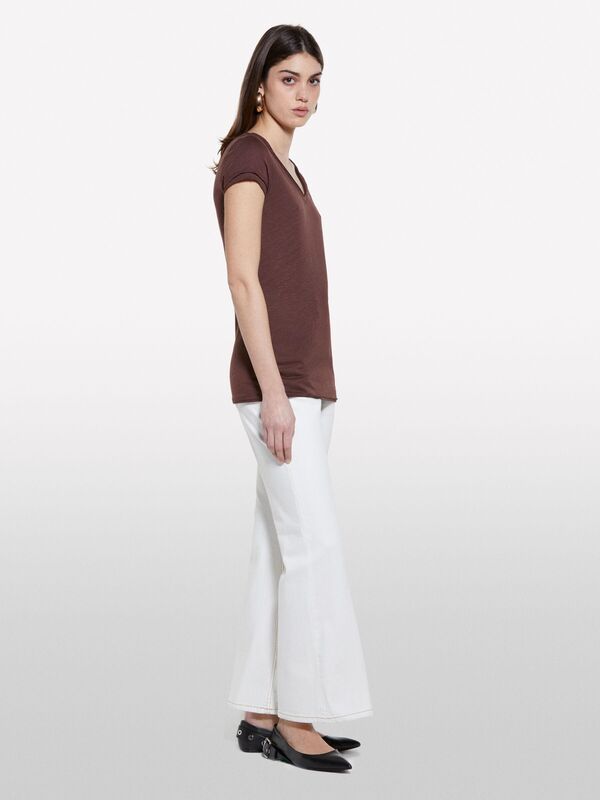 Pamuk Modal Karışımlı Normal Kalıp V Yaka Slub T-Shirt Kadın kahverengi T-Shirt - 325P3TNHL4007