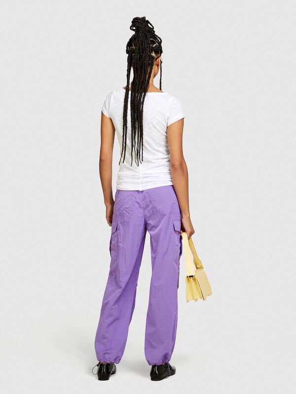 Sisley - Pamuk Modal Karışımlı Normal Kalıp V Yaka T-Shirt Kadın Beyaz T-Shirt - 324P3TNHL4007