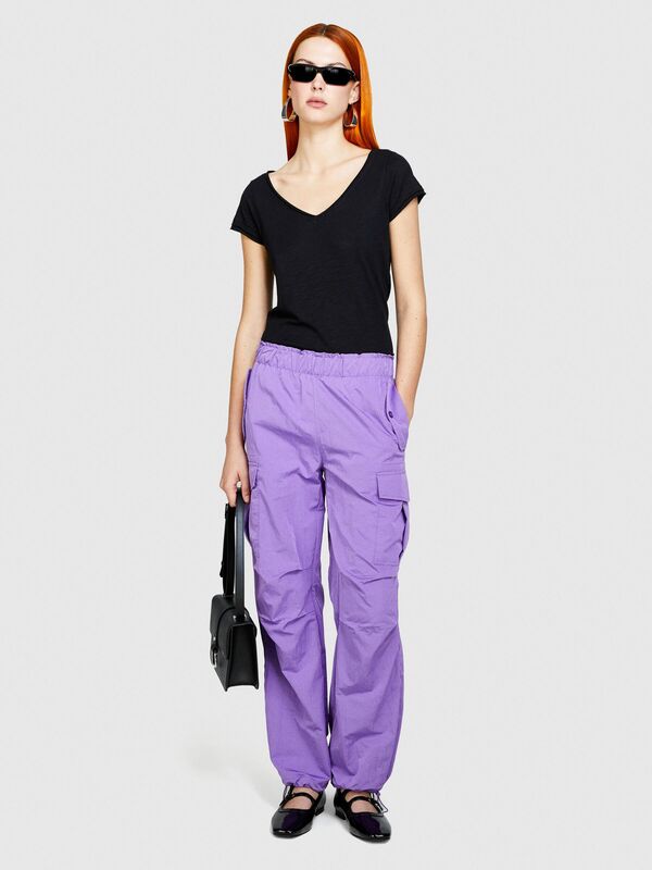 Sisley - Pamuk Modal Karışımlı Normal Kalıp V Yaka T-Shirt Kadın Siyah T-Shirt - 324P3TNHL4007