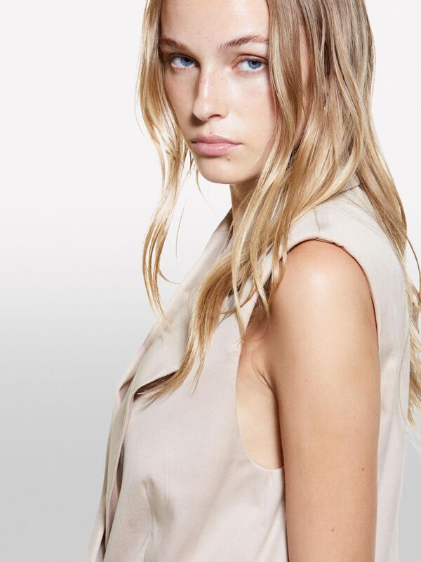 Pamuk ve Liyosel Karışımlı Tek Düğmeli Kapaklı Cepli Yelek Kadın Pudra Yelek - 324A2TKDLJ00M