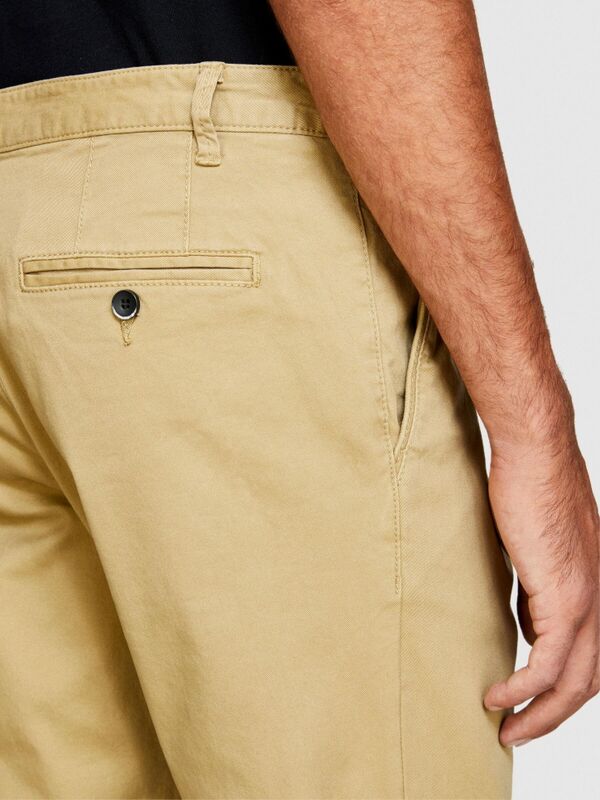 Sisley - Slim Fit Vintage Efekt Chino Pantolon Erkek Bej T-Shirt - 323A4DM6SF02Y