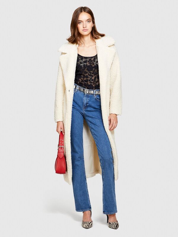 Slim Fit Yüksek Bel Paçası Yırtmaçlı Denim Pantolon Kadın Siyah T-Shirt - 323A4QWRLE02S