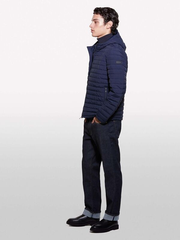 Sol Kolu Logo Detaylı Kapüşonlu Kuş Tüyü Mont Erkek Lacivert Mont - 324A21J9SN03A