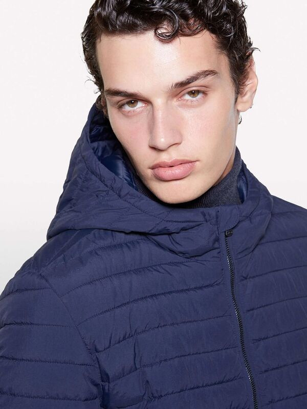 Sol Kolu Logo Detaylı Kapüşonlu Kuş Tüyü Mont Erkek Lacivert Mont - 324A21J9SN03A