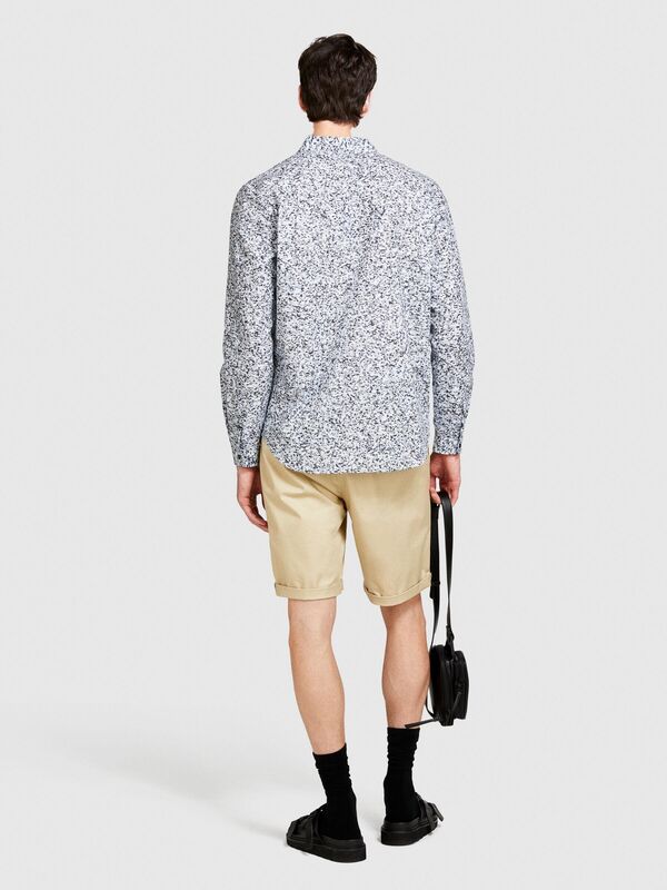 Sisley - Streç Pamuklu Kumaştan Kemer Delikli Kıvrık Paça Kısa Şort Erkek Bej Şort - 324P4TEQS900Z