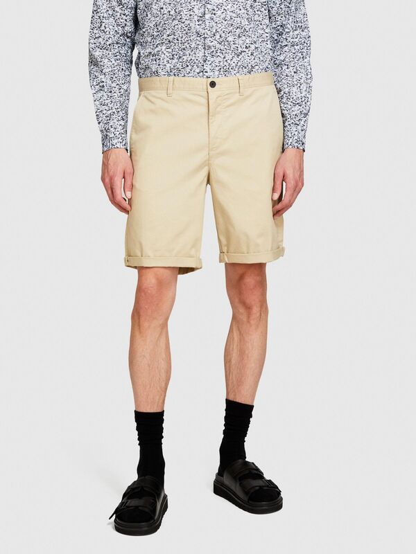 Streç Pamuklu Kumaştan Kemer Delikli Kıvrık Paça Kısa Şort Erkek Bej Şort - 324P4TEQS900Z