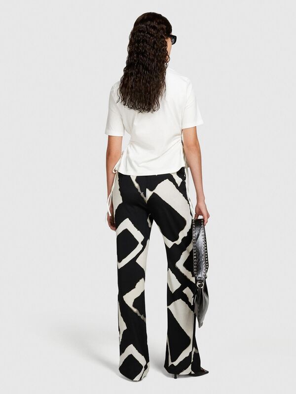 Streç Pamuklu Yanları Büzgülü Bisiklet Yaka T-Shirt Kadın Kırık Beyaz T-Shirt - 324P3X23L105M