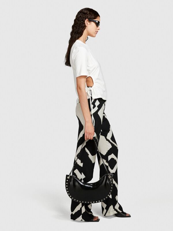 Streç Pamuklu Yanları Büzgülü Bisiklet Yaka T-Shirt Kadın Kırık Beyaz T-Shirt - 324P3X23L105M