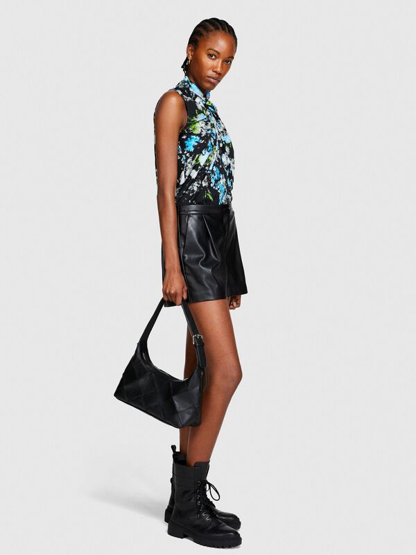 Suni Deri Önü Pileli Regular Fit Deri Şort Kadın Siyah Şort - 323A4X9WL900W