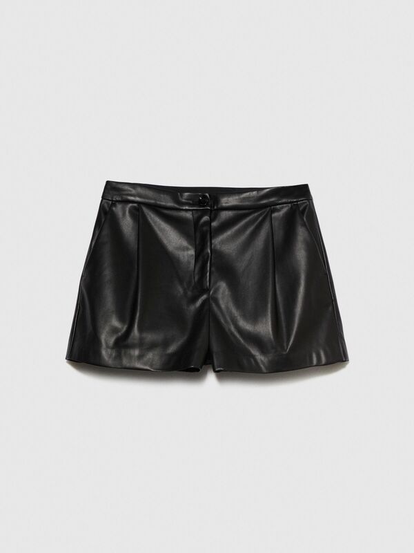 Suni Deri Önü Pileli Regular Fit Deri Şort Kadın Siyah Şort - 323A4X9WL900W