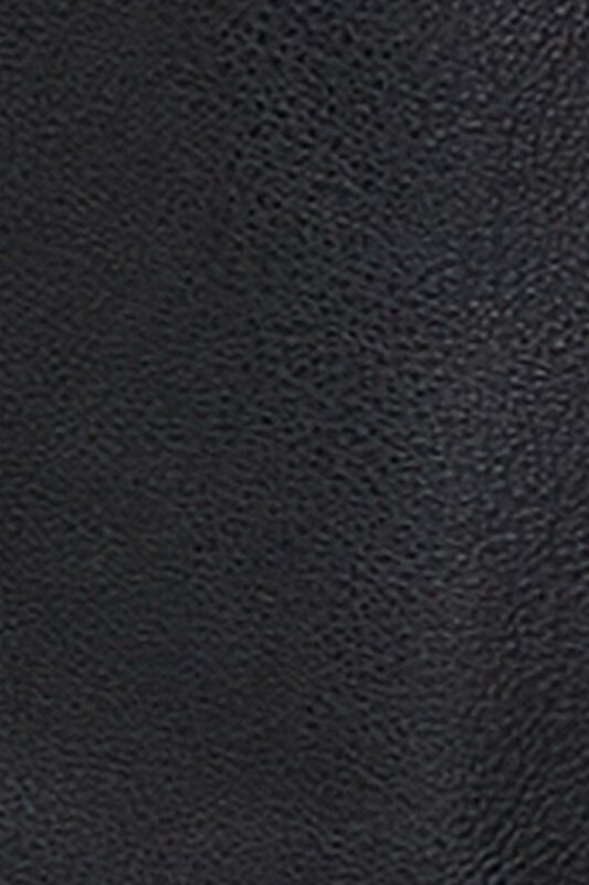 Suni Deri Önü Pileli Regular Fit Deri Şort Kadın Siyah Şort - 323A4X9WL900W