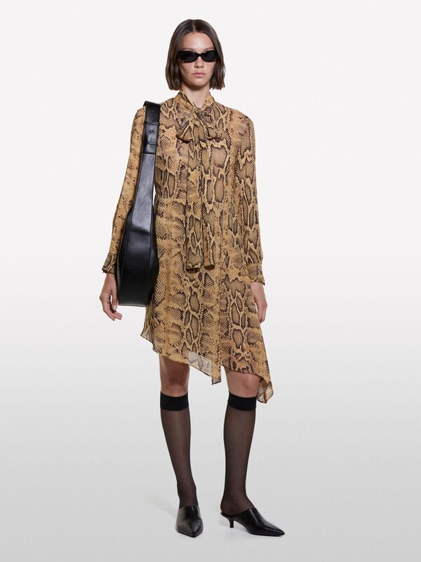 Tamamı Baskılı Bağlama Detaylı Etek Ucu Asimetrik Elbise Kadın Koyu Sarı Desenli Elbise - 324A4YBMLV065