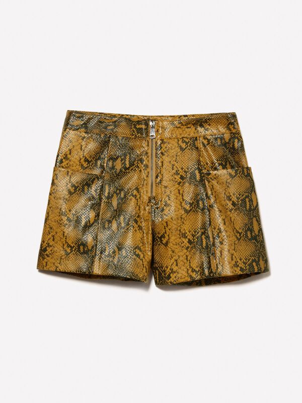 Tamamı Yılan Baskılı Önü Cep Detaylı Düşük Bel Şort Kadın Siyah Mix Şort - 324A4S6VL901E