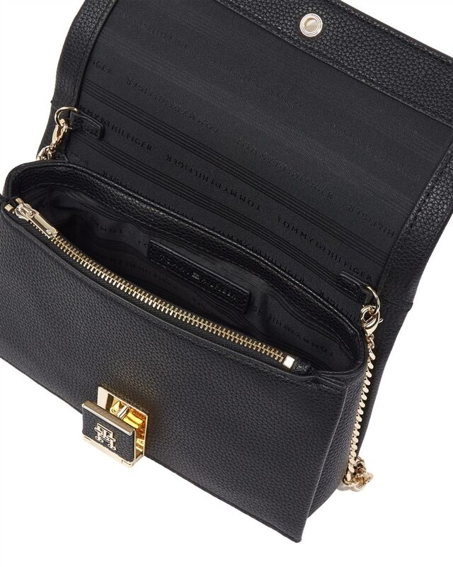 TH HER FLAP W/CHAIN Kadın Siyah Çanta - AW0AW17403 TH HER FLAP W/CHAIN Kadın Siyah Çanta - AW0AW17403