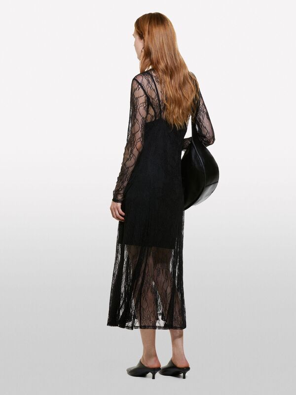 Tül Üzerine Dantel İşlemeli Yuvarlak Yaka Uzun Kollu Elbise Kadın Siyah Elbise - 324A4HLGLV06D