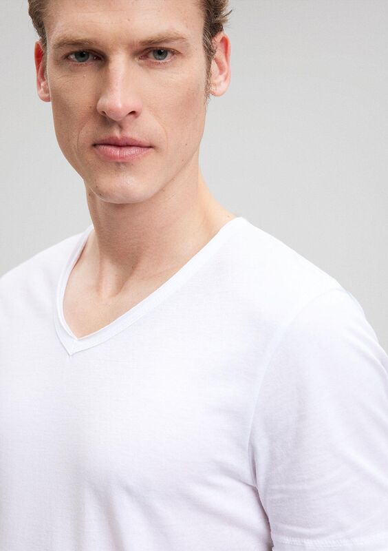 V YAKA TİŞÖRT Erkek Beyaz Basic T-Shirt - M062773 V YAKA TİŞÖRT Erkek Beyaz Basic T-Shirt - M062773