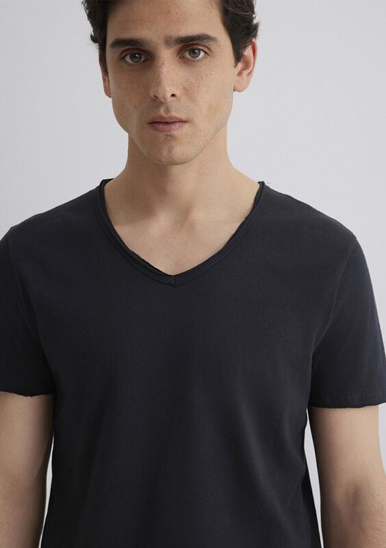 V YAKA TİŞÖRT Erkek Siyah Basic T-Shirt - M062773