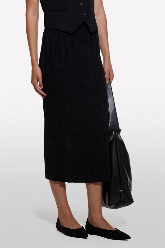 Sisley - Viskoz Karışımlı Arkası Derin Yırtmaçlı Fitilli Kalem Etek Kadın Siyah Etek - 324A1WTHM000C