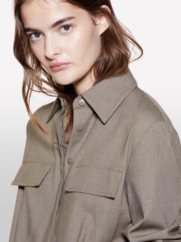 Viskoz Karışımlı Kapaklı Cep Detaylı Sivri Yaka Uzun Tulum Kadın Bej Tulum - 324A43J0LT00L