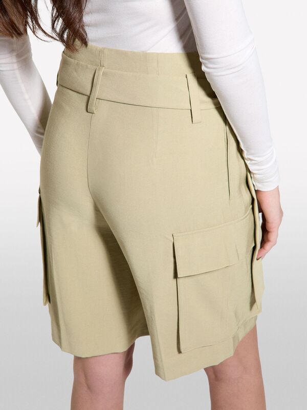 Viskoz Karışımlı Kemerli Comfort Fit Bermuda Şort Kadın Kum Rengi Şort - 325P4G48L901I