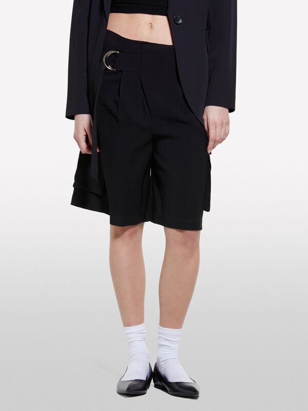 Sisley - Viskoz Karışımlı Kemerli Comfort Fit Bermuda Şort Kadın Siyah Şort - 325P4G48L901I