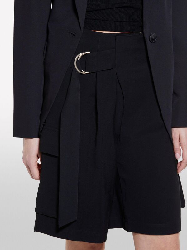 Viskoz Karışımlı Kemerli Comfort Fit Bermuda Şort Kadın Siyah Şort - 325P4G48L901I