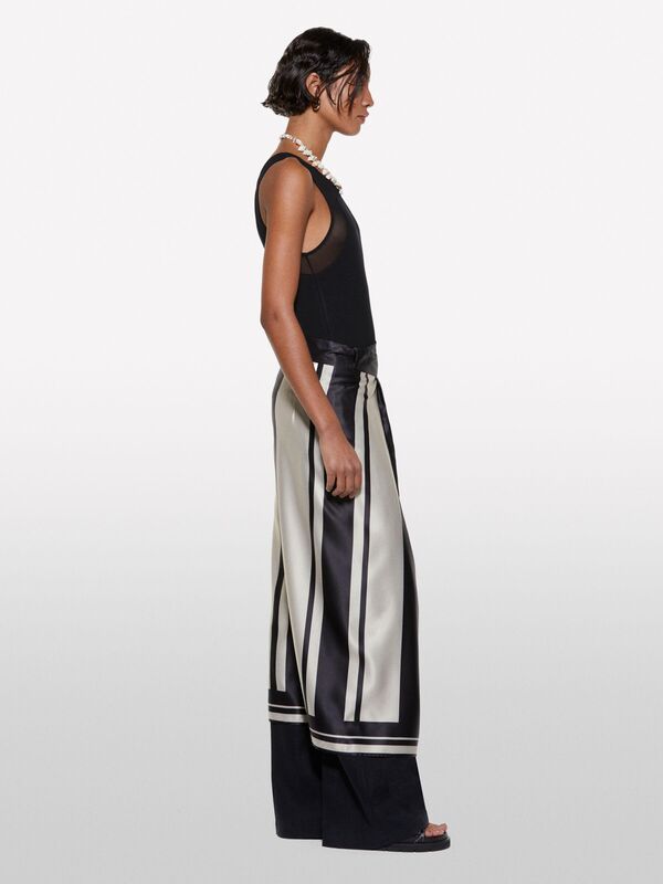 Sisley - Viskoz Karışımlı Nervürlü Jarse Slim Fit Atlet Kadın Siyah Atlet - 325P3Y61LH00Z