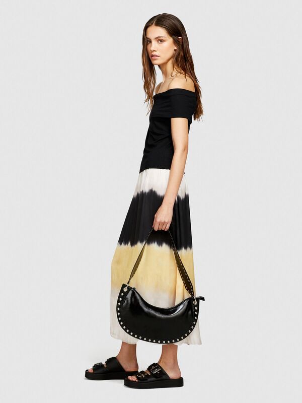 Viskoz Karışımlı Omzu Açık Dar Kesim T-Shirt Kadın Siyah T-Shirt - 324P33CALH00P