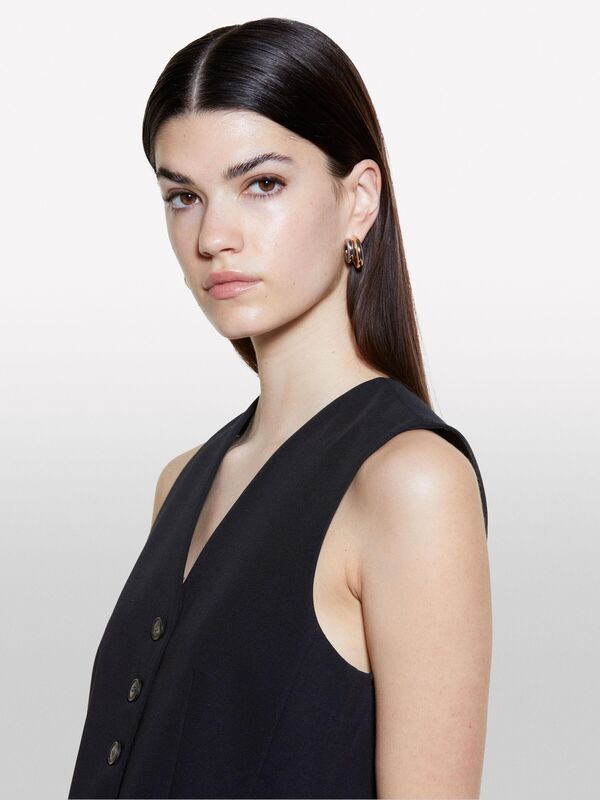 Viskoz Karışımlı Önü Düğmeli Şerit Cepli V Yaka Yelek Kadın Siyah Yelek - 324A2KVXLJ00E Viskoz Karışımlı Önü Düğmeli Şerit Cepli V Yaka Yelek Kadın Siyah Yelek - 324A2KVXLJ00E