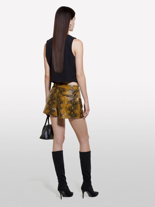 Viskoz Karışımlı Önü Düğmeli Şerit Cepli V Yaka Yelek Kadın Siyah Yelek - 324A2KVXLJ00E