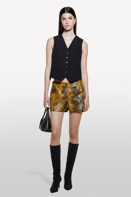 Viskoz Karışımlı Önü Düğmeli Şerit Cepli V Yaka Yelek Kadın Siyah Yelek - 324A2KVXLJ00E