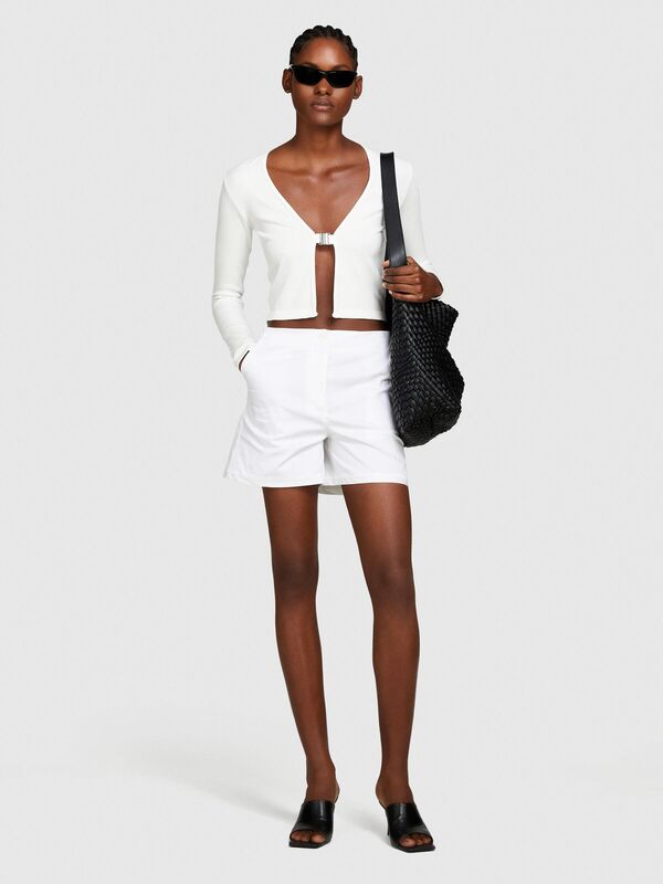 Sisley - Viskoz Karışımlı Önü Metal Tokalı Geniş V Yaka Hırka Kadın Kırık Beyaz Hırka - 324P1ZNJM601V