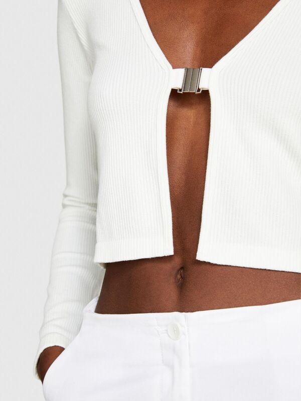 Viskoz Karışımlı Önü Metal Tokalı Geniş V Yaka Hırka Kadın Kırık Beyaz Hırka - 324P1ZNJM601V