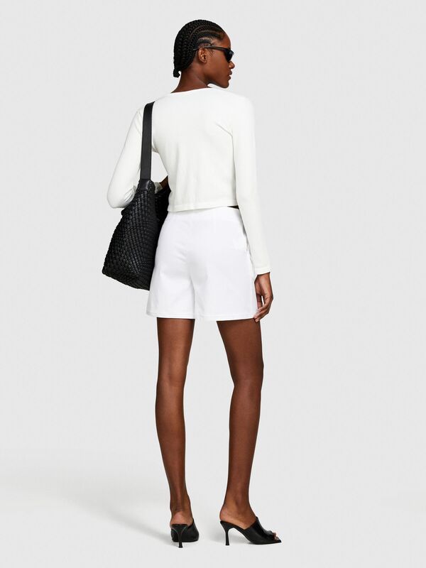 Viskoz Karışımlı Önü Metal Tokalı Geniş V Yaka Hırka Kadın Kırık Beyaz Hırka - 324P1ZNJM601V