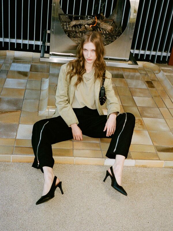 Viskoz Karışımlı Paçası Fermuarlı Düşük Bel Palazzo Pantolon Kadın Siyah Pantolon - 325P47ICLF06O