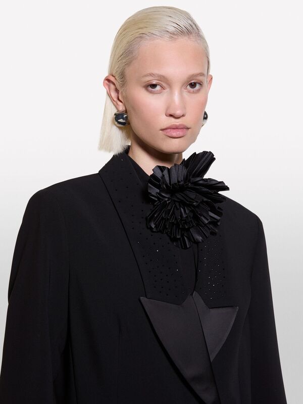 Viskoz Karışımlı Yaka Detaylı Kapaklı Cepli Kruvaze Ceket Kadın Siyah Ceket - 324A2GJCLW02H