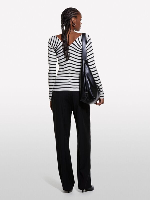 Sisley - Yün Karışımlı Çizgili Önü Arkası V Yaka Kazak Kadın Siyah Mix Kazak - 324A109ZL4011